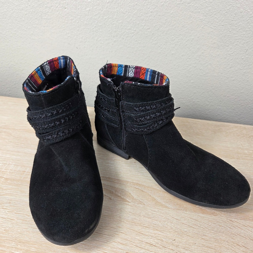 Minnetonka Black Suede Ankle Boots Braided Strap Side Zip Women's Size 6